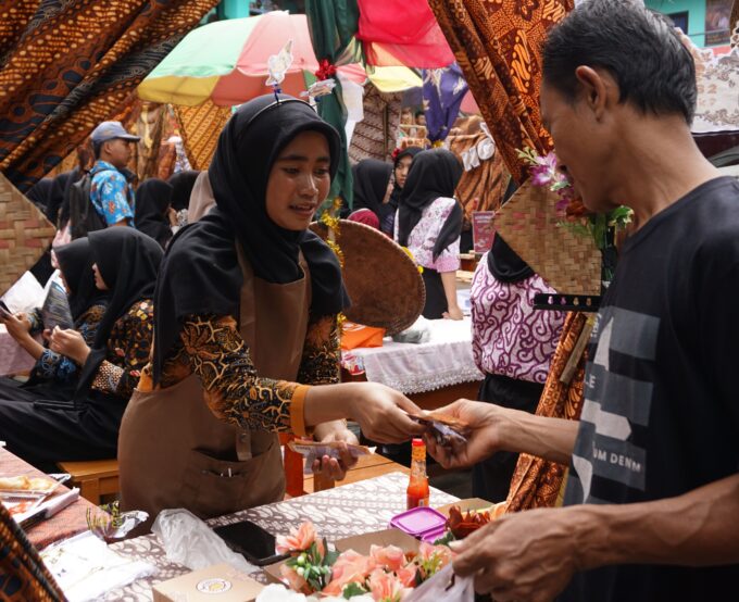 Market Day 2025: Inovasi Produk Siswa dan Hiburan Musik Overdrives