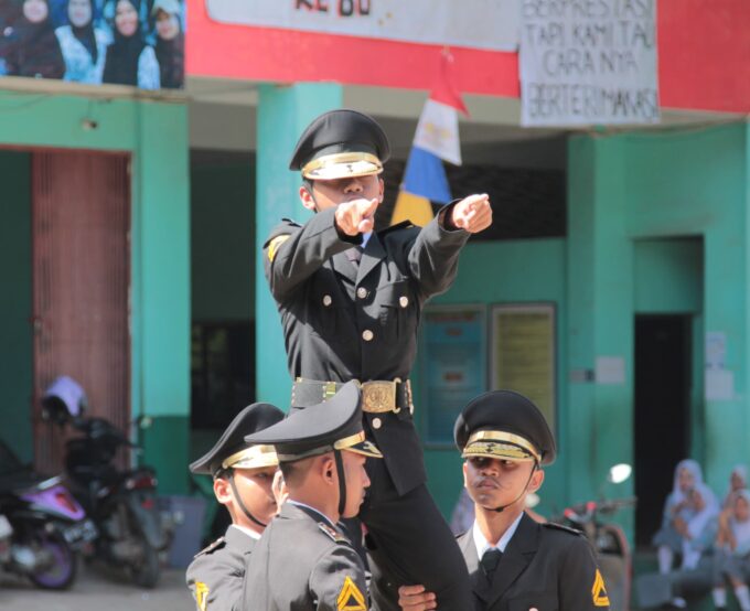 Menghormati Guru: Upacara, dan Persembahan Kreatif dari Siswa
